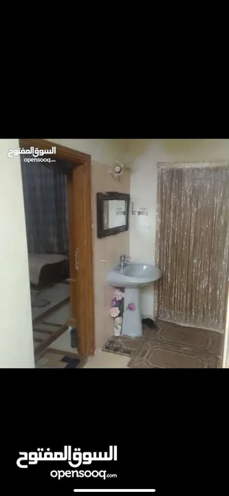 للبيع    مجمع تجاري.   ثلاث مخازن + شقق عدد ثنين   بدخل شهري