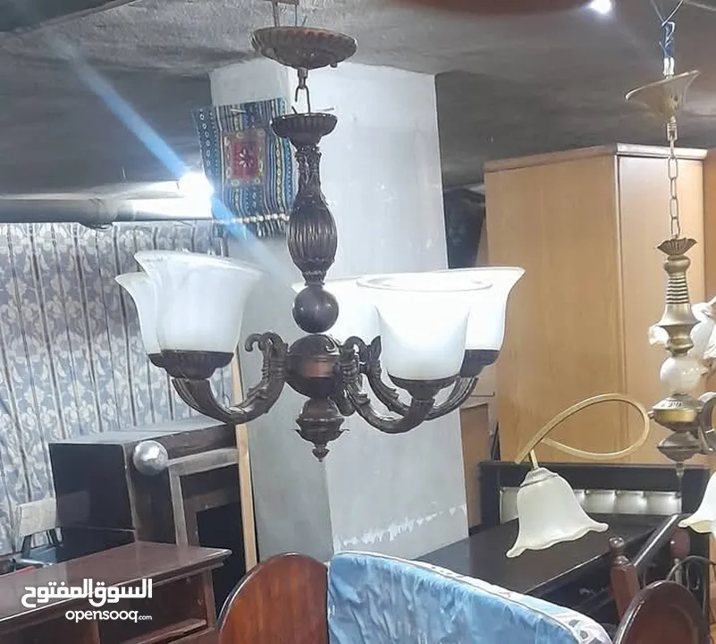 ثريات للبيع