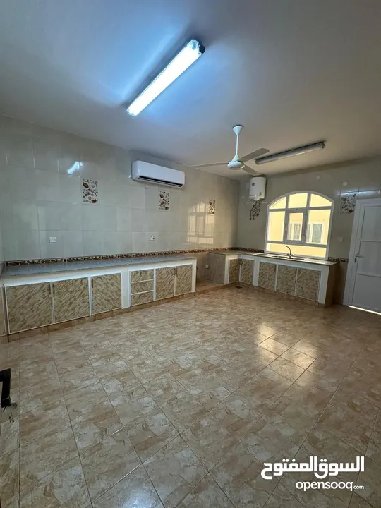 بيت شبه مستقل  ونظيف  جدا  غير  مستخدم من قبل  قريب  مسقط مول  ونيستو  في  حلة  النصر