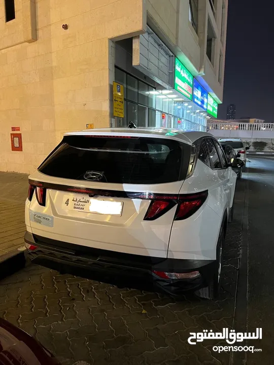 Hyundai Tucson SE. 2022 White FWD 2.5 L  like new