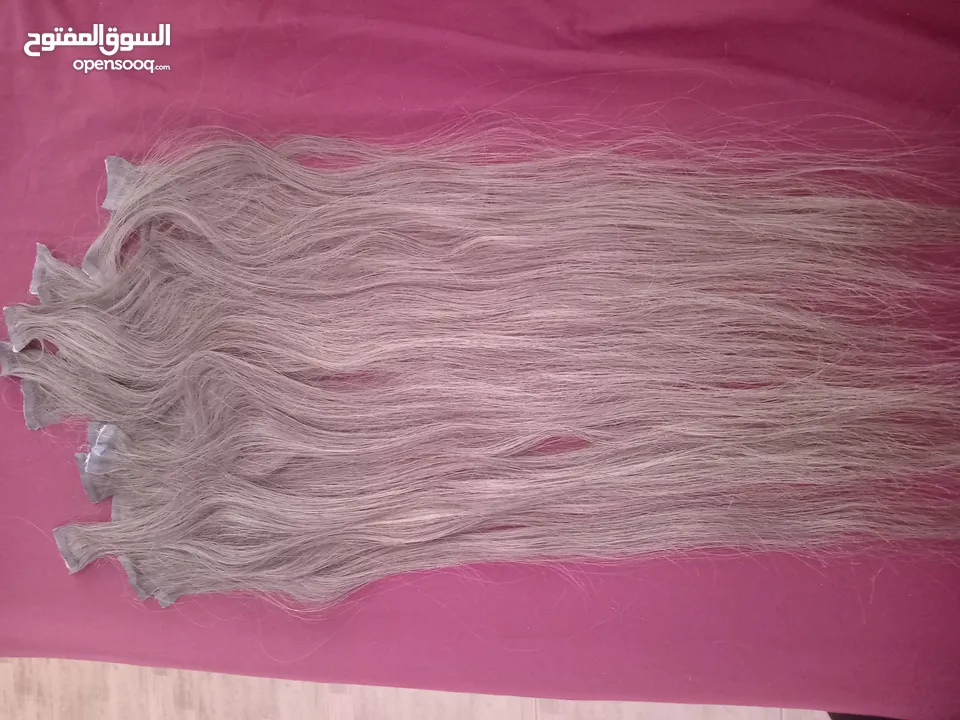 وصله اكستنشن طبيعي للبيع طولها 70 سم 40 خصله يعني طقمين