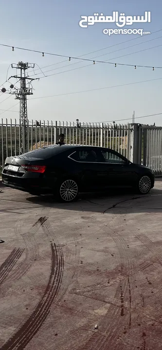 سكودا سوبيرب 2018للبيع المحرك ديزل 2000 ماشية 89الف  بلاك اديشن  جنط 19ايد اولى  ترخيص وتأمين جديد