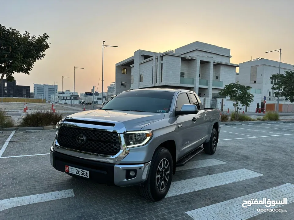 للبيع تويوتا تندرا 5.7 المكينة العودة 2018 الموتر 4X4  شاشة بلوتوث وكالة