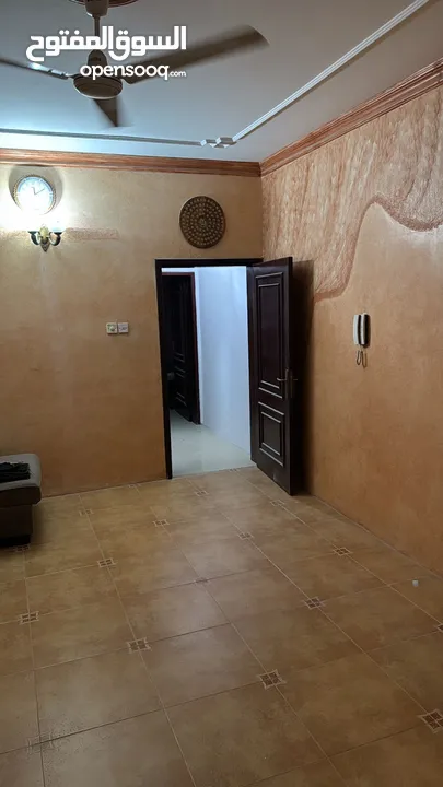 شقة في فيلا للإيجار في قلالي شامل(Apartment in a villa for rent in Qalali, including)