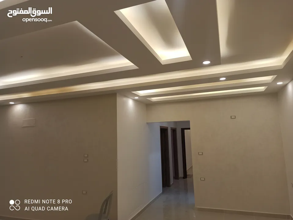 شقة للبيع طابق اول مساحة 180 م بالزرقاء الجديدة خلف فندق جوابرة تستحق المشاهده