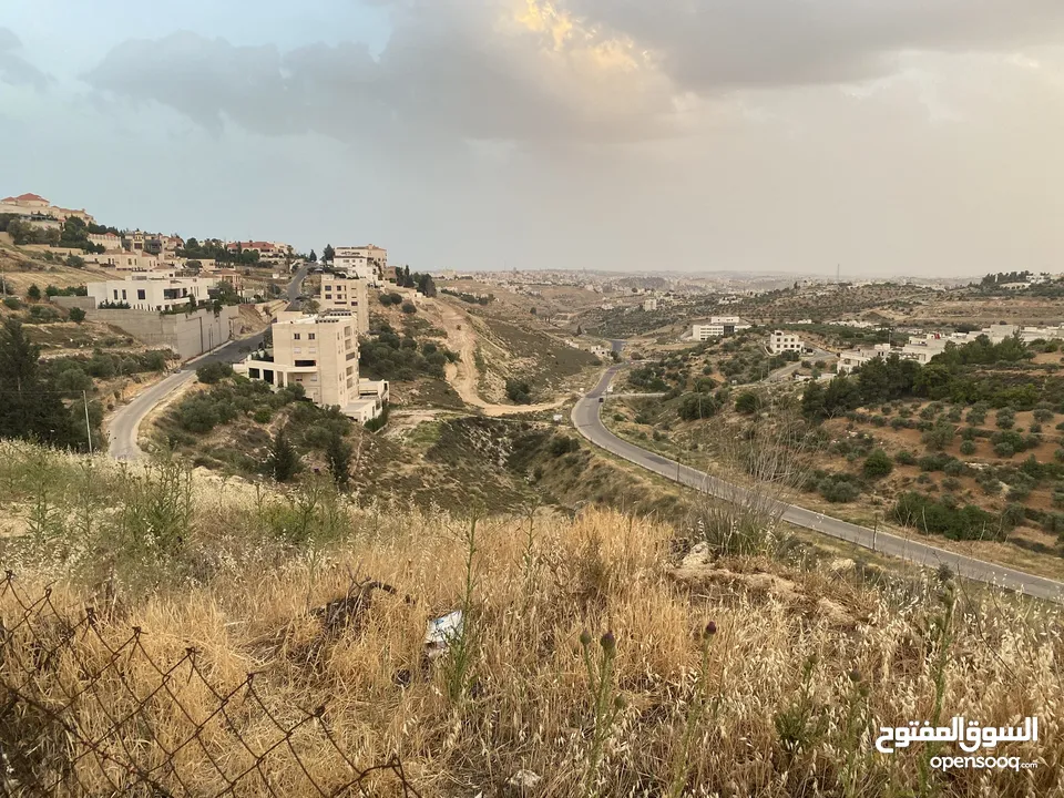 للبيع: أرض بإطلالة خلابة وموقع هادئ في دابوق من المالك مباشرة فيها منسوب