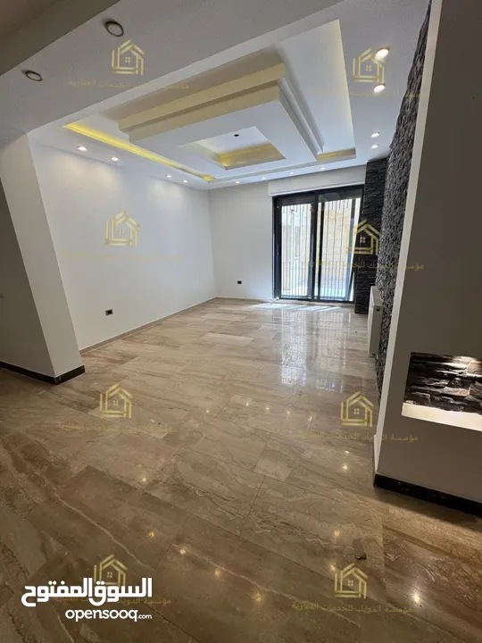 شقة فارغة - ضاحية النخيل - 3نوم 1ماستر - 200م - حديقة - قرب الخدمات العامة