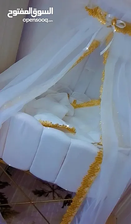 تخت كبير تفصيل لسا بحالة الوكالة مع هدية