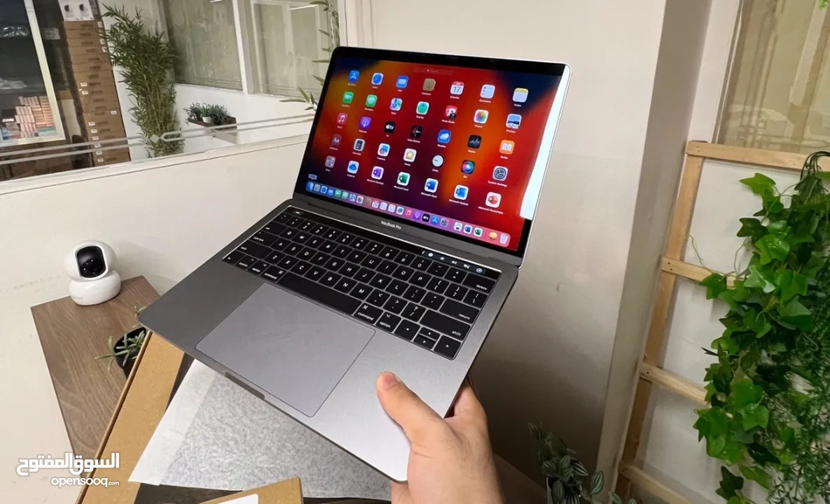 MACBOOK PRO