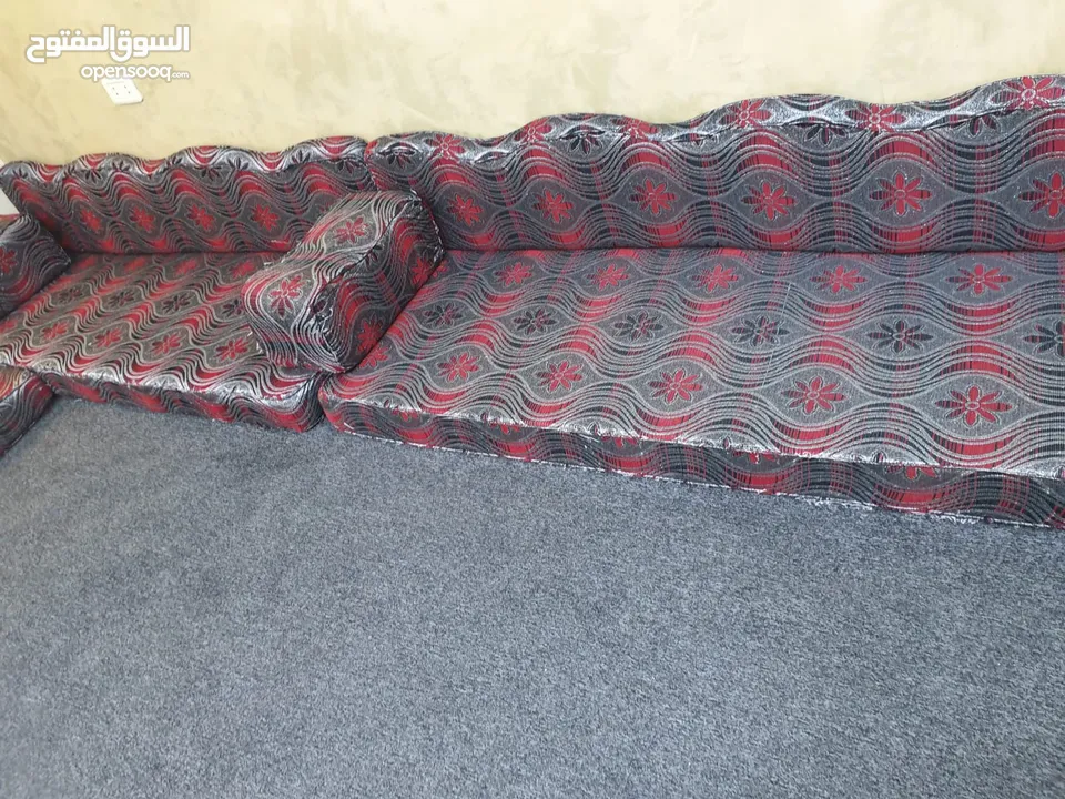 جلسة عربية 6 مفارش + 6 ضهريات + 6 مساند + طاولة 5 قطع + موكيت 6X4