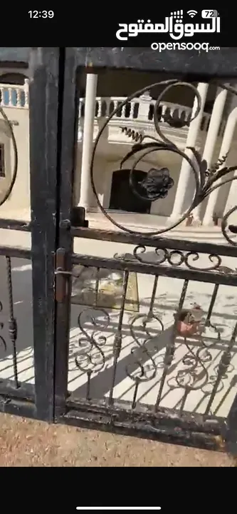 شقه مستقله من ضمن فيلا مميزة للايجار مساحع كبيرة و اطلاله مميزة مكان مميز وهادئ للسكن