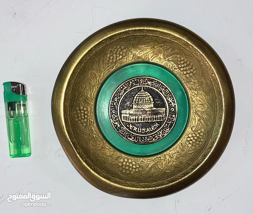 (نوادر نحاسية) أطباق تعليق وديكورات قديمة مميزة.