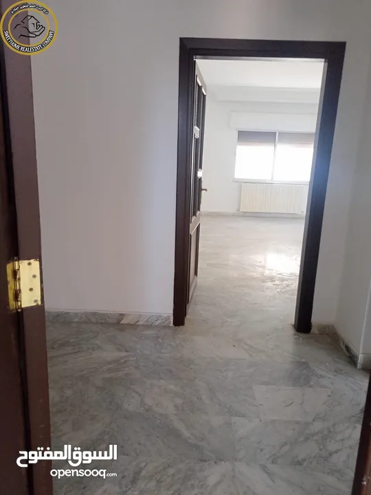 شقة طابقية مميزة للبيع في عبدون الشمالي  - خلف المركز العربي طابق ثاني 335م