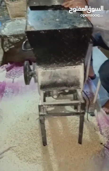 ماكنة جرش خبز تعمل على الكهرباء