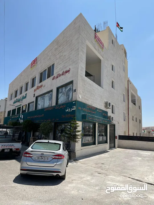 طابق 2 للايجار في ماركا الشمالية قرب المركز الأمني شارع يحيى ابن المختار عماره رقم 28 المجمع الكريم.