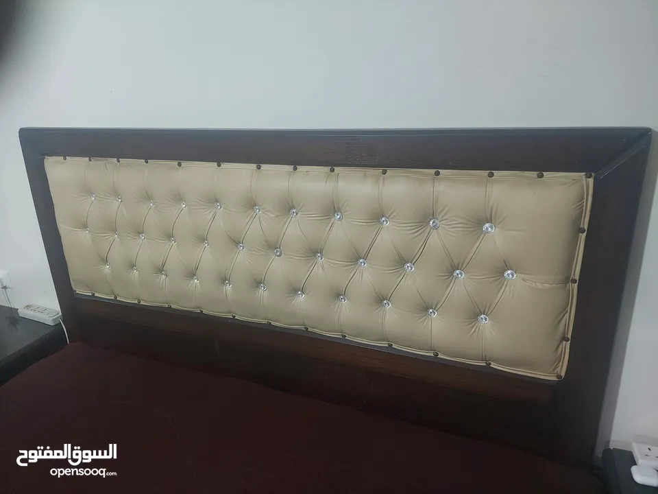 غرفة نوم خشب لاتيه 18 مع برداي بدون فرشة بحالة الوكالة