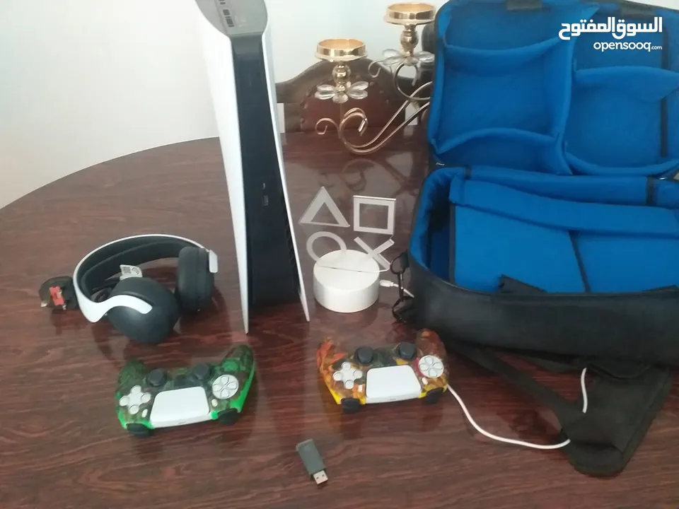 بليستيشن 5 مستعمل شهر مع ايدتين مع سماعة الاصليه مع كم لعبه بسعر مرتب