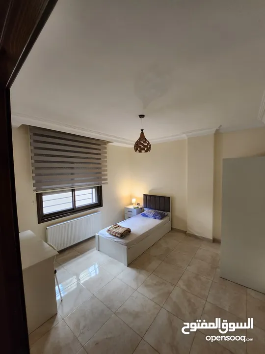 شقه 3 غرف نوم مفروشة للايجار خلف جامعة البتراء