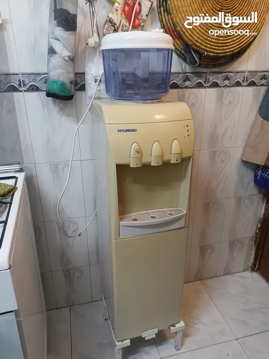 ثلاجة و كولر ماء للبيع بحاله ممتازة