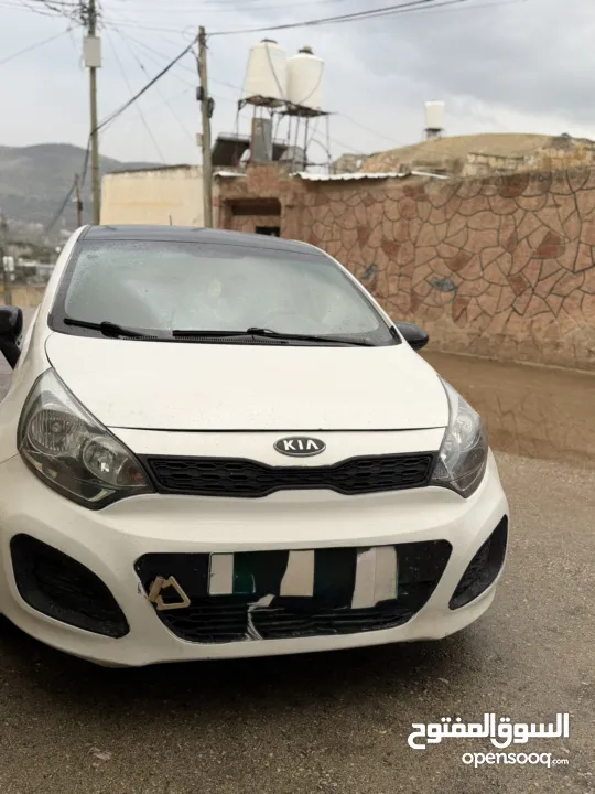 كيا ريو 2012 تأمين شامل سنة كاملة  السيارة نظيفة ماطور جير الالف الالف لون ابيض مع سقف اسود اندماج