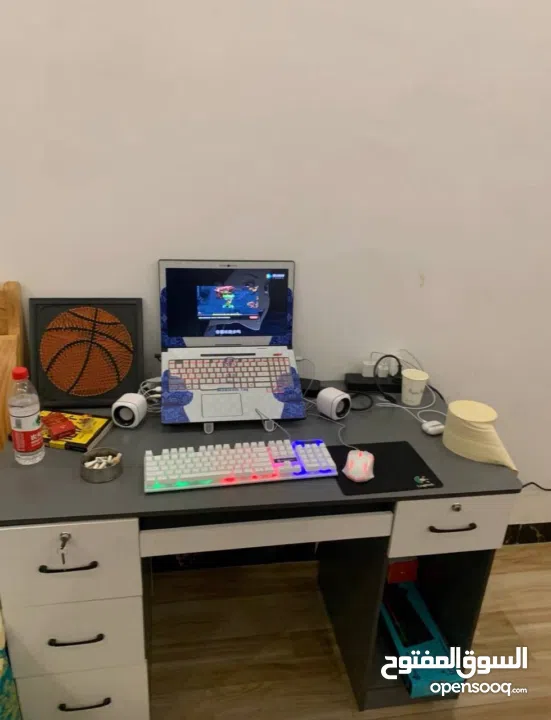 مكتب دراسة وعمل عصري – تصميم ذكي ومساحة عملية تصميم عصري بلون هادئ يناسب كل الديكورات الح