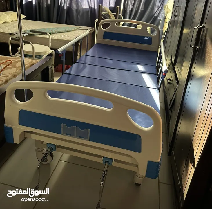 سرير طبي للبيع بسعر مغري