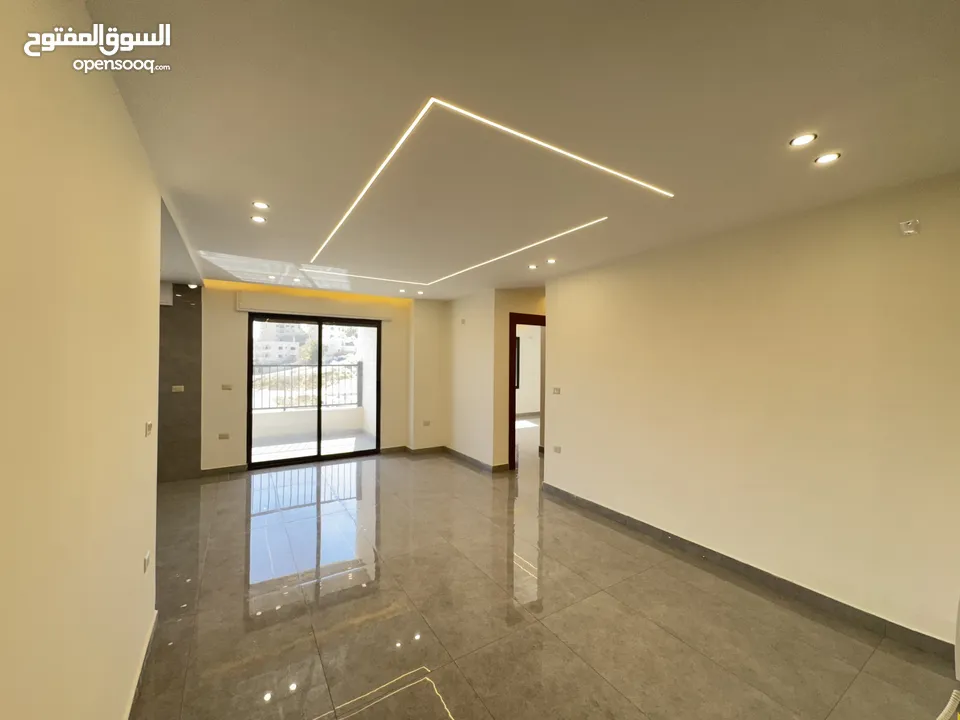 شقة فخمة طابق اخير + مع روف
