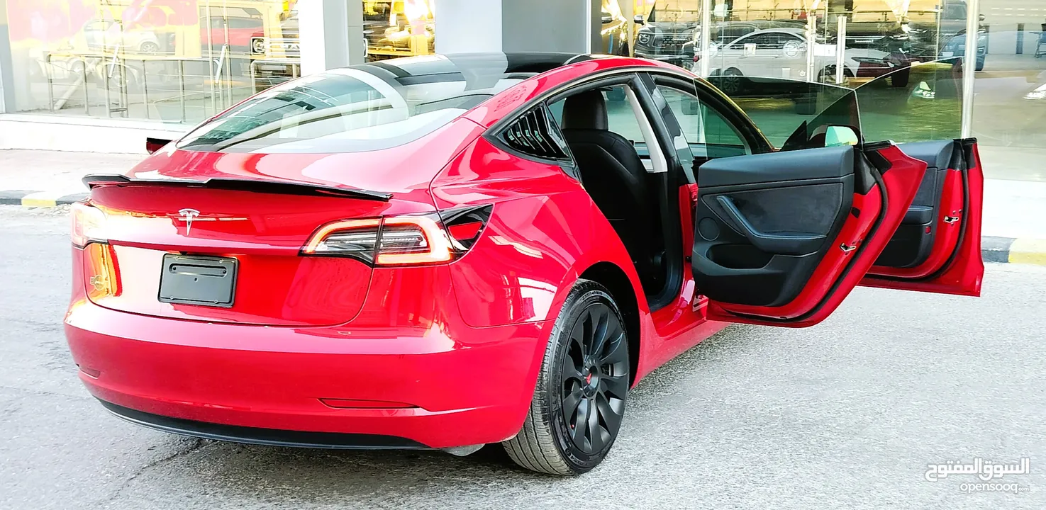 تيسلا 2023 model 3 فحص كامل 4 جــيــد ممشى قليل 18 الف بحالة الوكالة لون مميز بسعر لقطة ومحروووق