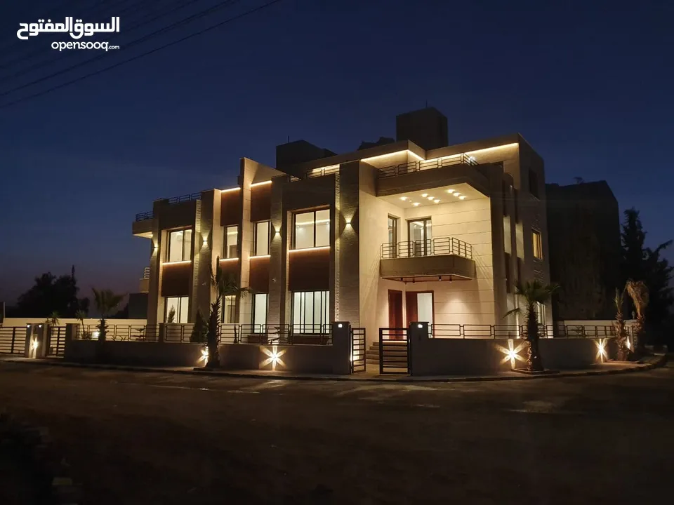 فيلا 460 متر لقطة في طريق المطار قرب جامعة الشرق الاوسط