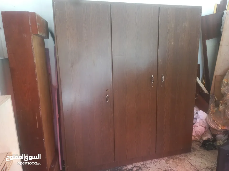 خزانة لاتيه ثلاث ضرف