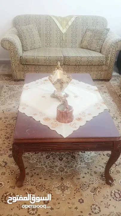 طقم صالون مع ترابيزات