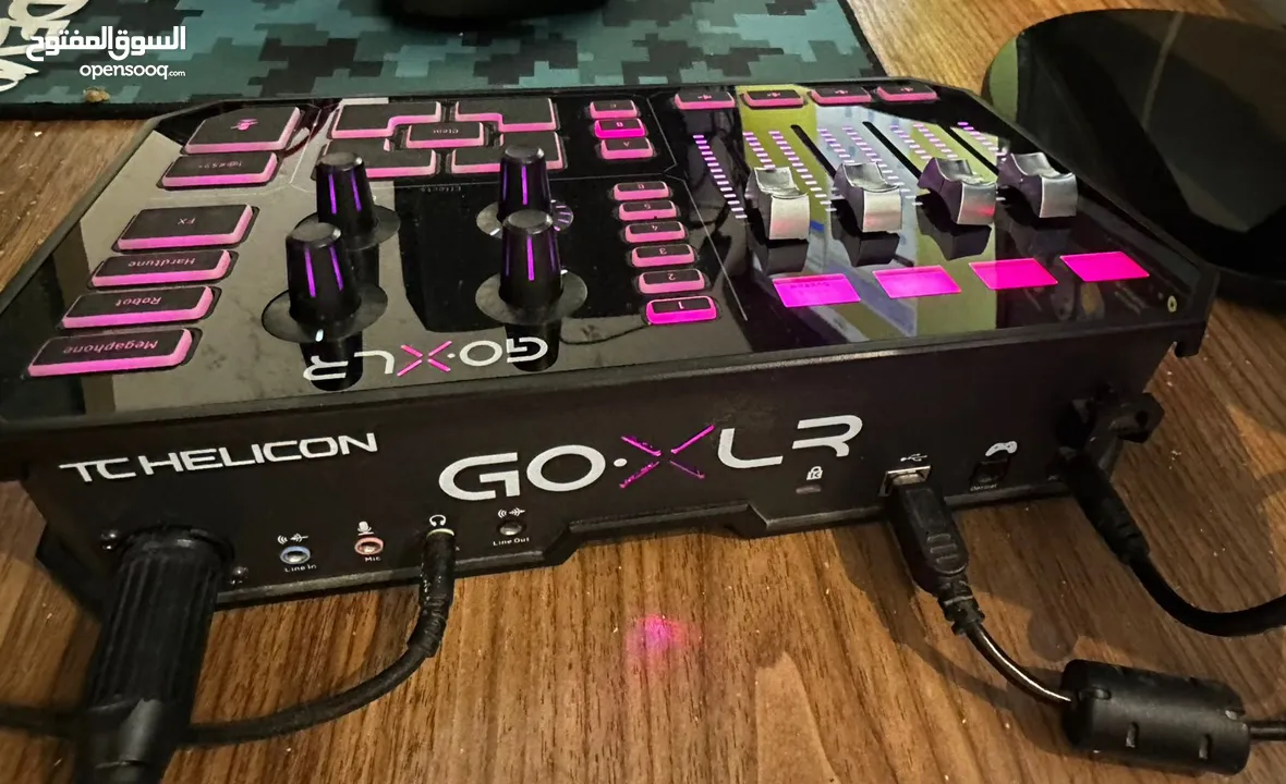 مكسر صوت احترافي TC-Helicon GoXLR