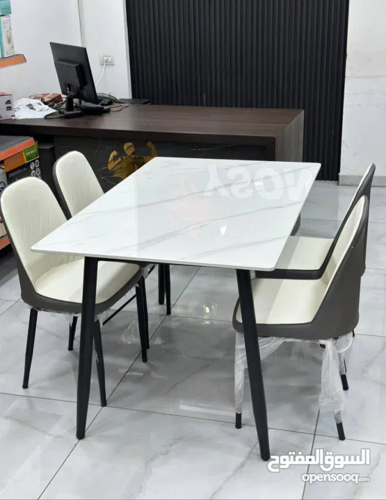 طقم طاولة حجر جرانيت فاخرة مع 4 كراسي طقم طاولة حجر جرانيت فاخرة مع 6 كراسي  لمسة فاخرة تعكس ذوقك