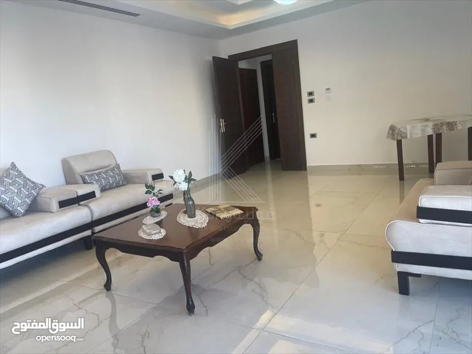 شقة فاخرة للبيع في ام اذينة