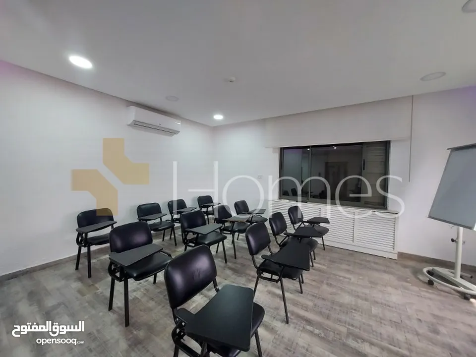 فيلا برخصة مهن و موقع حيوي للبيع في عمان - خلدا  , مساحة البناء 680م