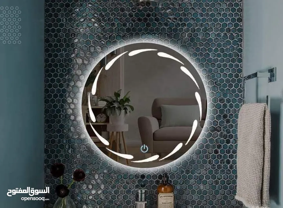 العرض لفتره محدوده  تشكيله واسعه من المرايا والديكورات