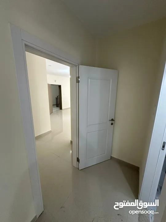 ثلاث غرف نوم غير مفروشة للايجار