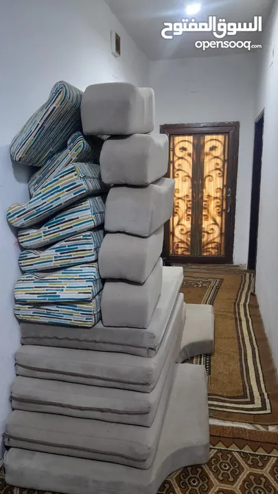 اثاث فخم للبيع اكثر من طقم موجود بل صور