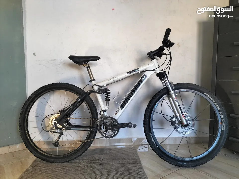 بسكليت من نوع Bianchi caal 8400
