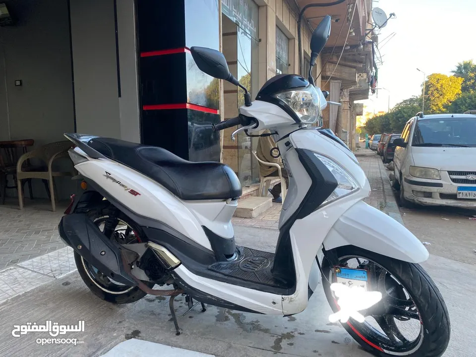 sym 200 STسكوتر ابيض  سينفونى