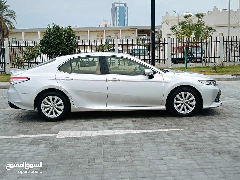 TOYOTA CAMRY GLE -MODEL/2020 -EXCELLANT CONDITION -NO REPAINT