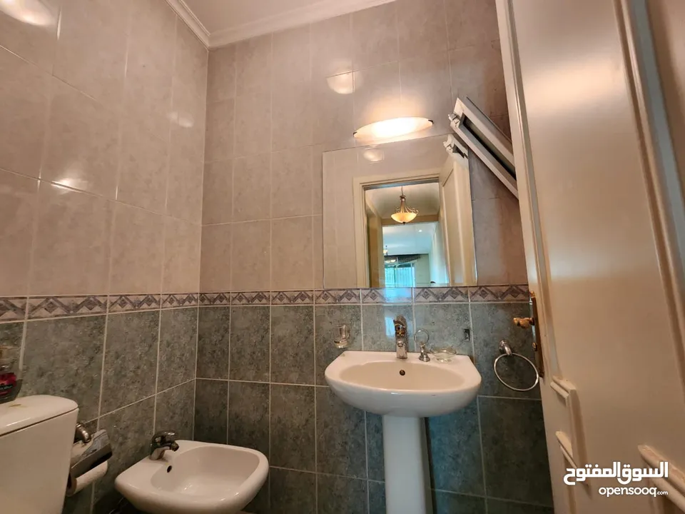 شقة للبيع في دير غبار ref : 14399