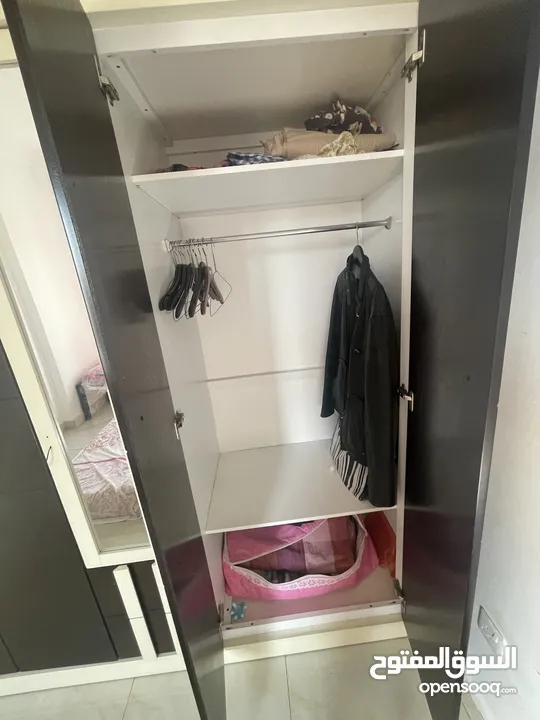 5 doors wardrobe in excellent condition with mirror.