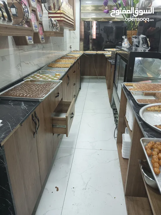 حابب تفتح محل حلويات ؟؟ عدة محل حلويات كاملة مكملة للبيع بسعر مغري في عمان