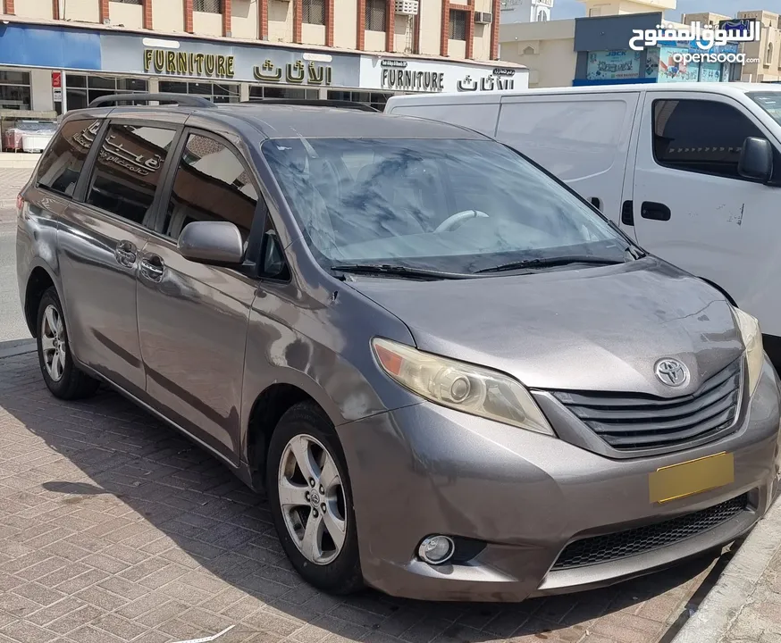 TOYOTA SEINNA VERY GOOD CONDITION 2013