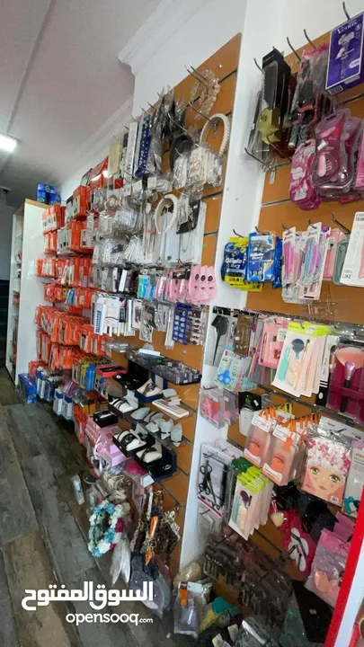 محل مستلزمات طبية وكوزمتكس واكسسوارات للبيع