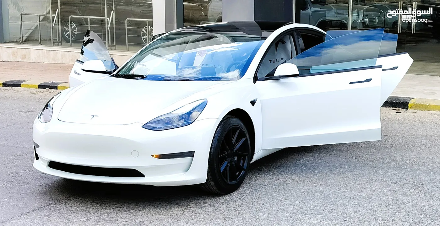 تيسلا 2022 model 3 فحص كامل اوتوسكور +B بدون ملاحظات بودي (كرت ابيض) بحالة الوكالة بسعر لقطة ومحرووق