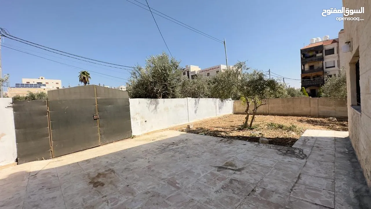 شقة جديدة فخمة مفروشة طابق ارضي للايجار وساخة دوار صحارى
