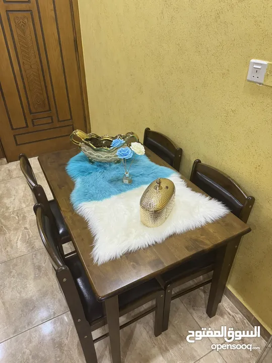 طقم كنب وطاولة سفرة للبيع