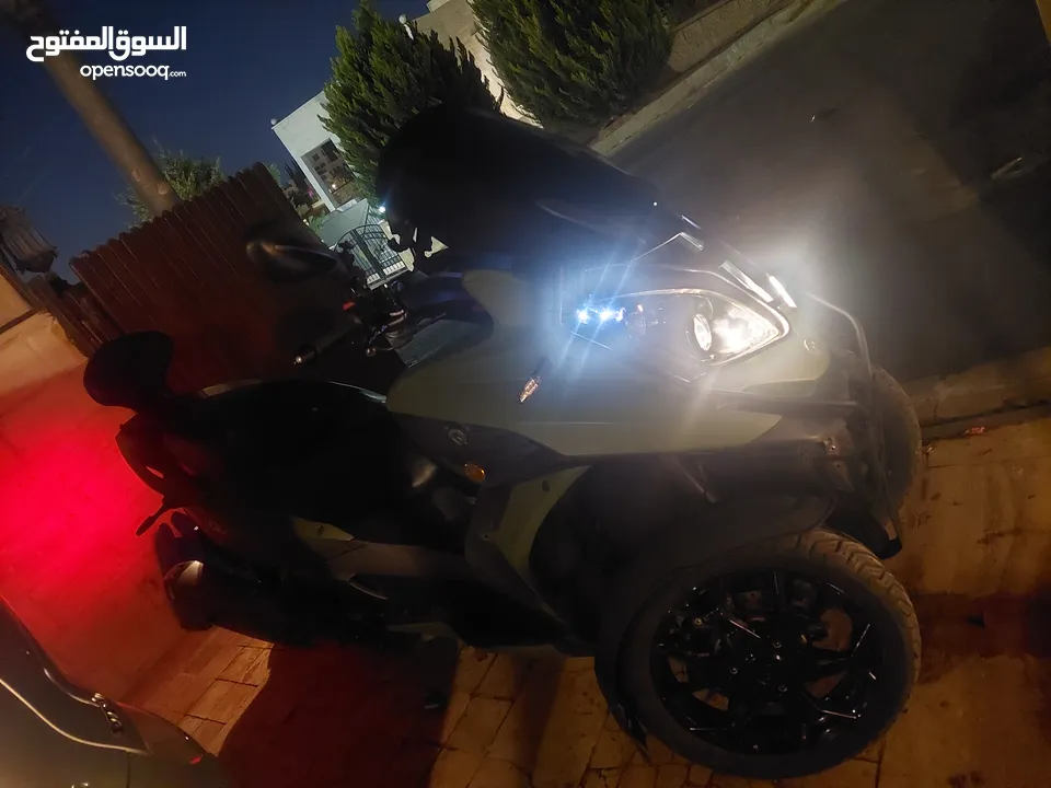 دراجة سكوتر كوادرو ثلاثية العجلات صناعة سويسرية محرك 350cc موديل 2019